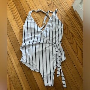 Cupshe stripe one suit size S